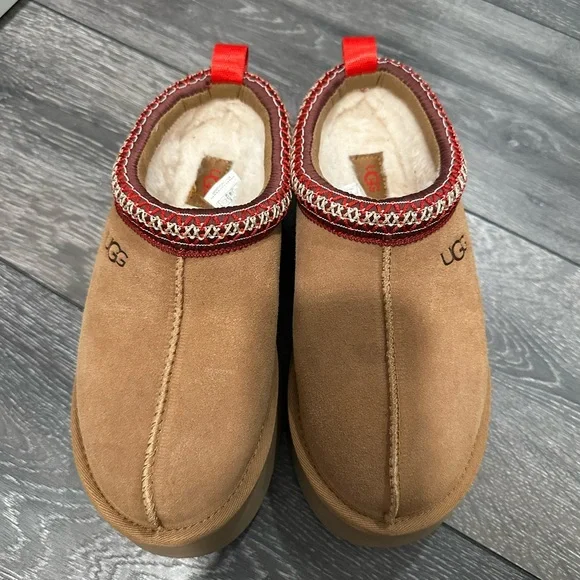 Almost New - UGG Tazz Slipper - Picture 1 of 3